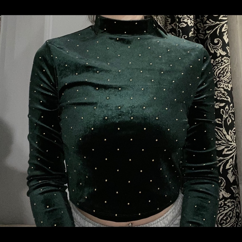 Green velvet cropped turtleneck